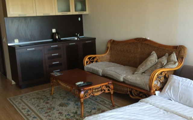 Chateau Del Marina Complex Apartments