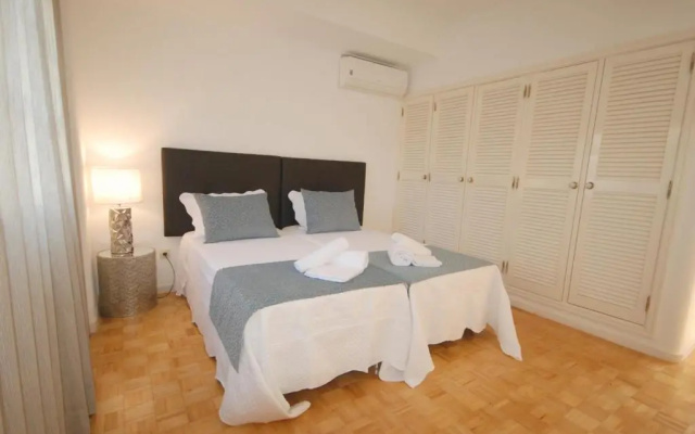 Charming 3-bed Villa With Pool in Olhos de Agua