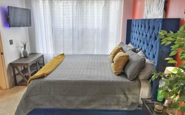 2 Two King Bed Buckhead Condo