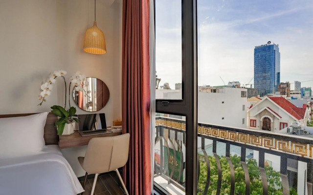 Dragon View Riverfront Hotel - Managed by Chiic Vacation