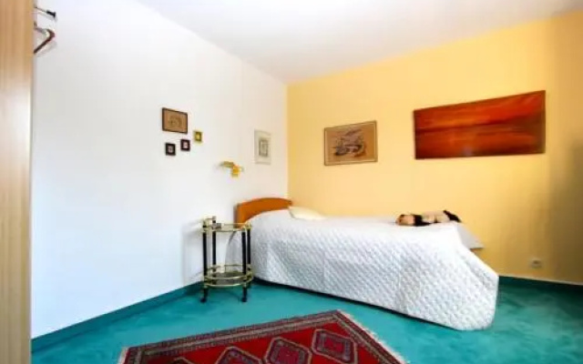 4865 Private Rooms