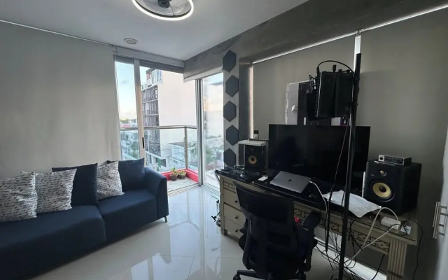2BR Penthouse with Rooftop Pool
