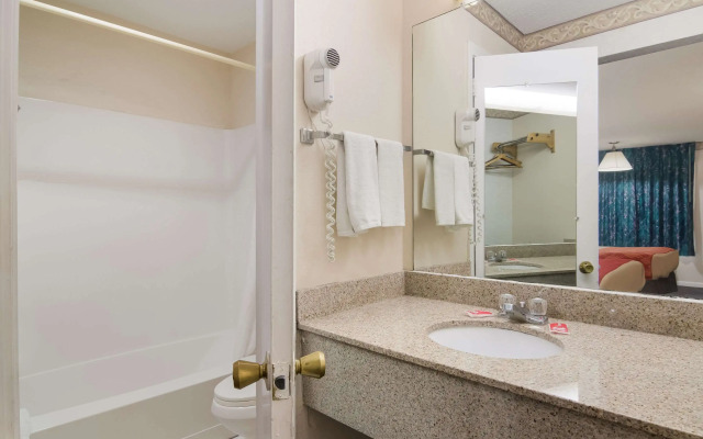 Econo Lodge Calhoun North Damascus
