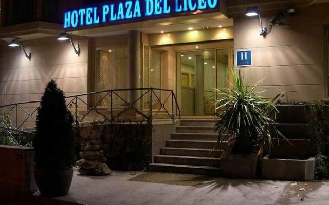 A&H Plaza del Liceo Hotel вид на фасад