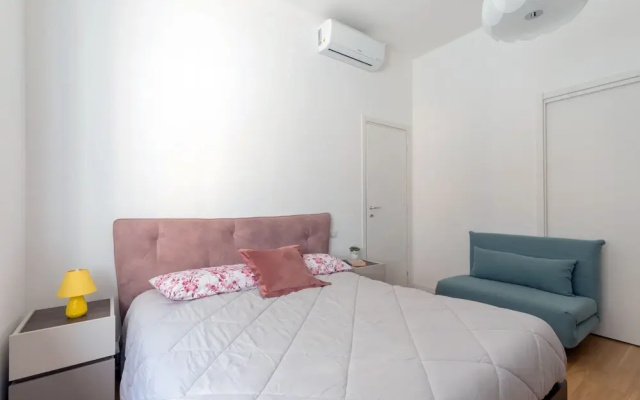 Design Premium apartment in center Milan