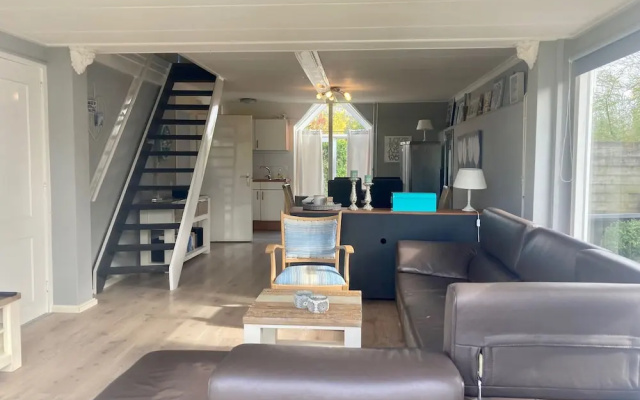Spacious 6-person Holiday Home Dijkrose Close to the Lauwersmeer
