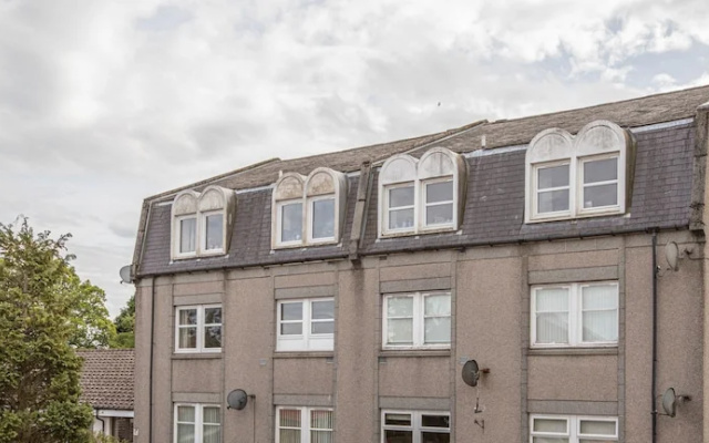 Cults Court Apartment