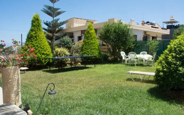 Kostas Apartment Very Near to Amoudara Beach