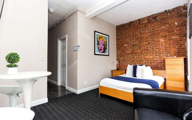Maverick Suites at 400 Columbus Ave