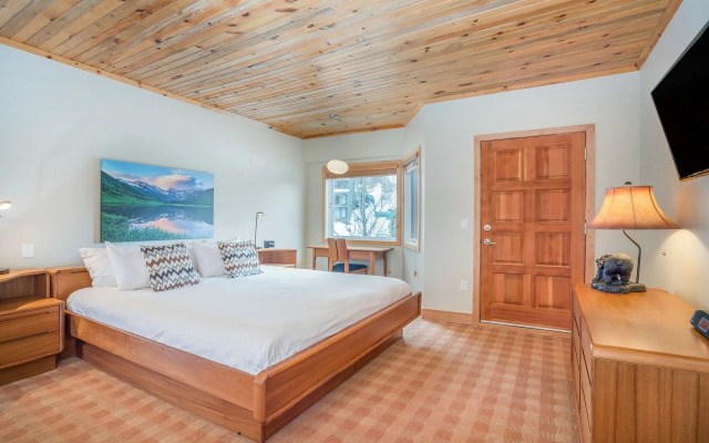Ice House Suites and Condominiums