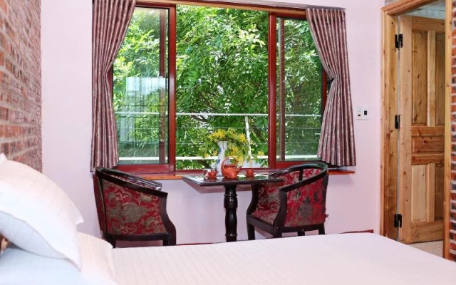 Ho Nui Dinh Hotel