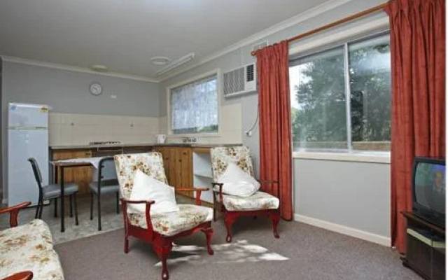 Kingsway Holiday Flats and Gariwerd House