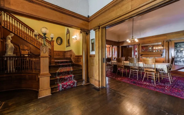 The Simmons-Bond Inn