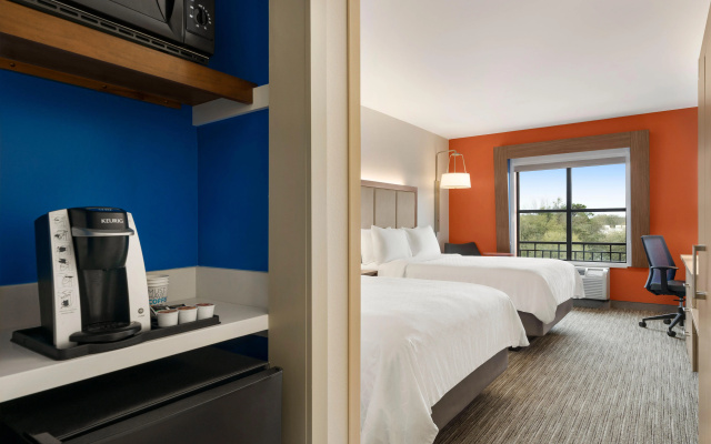 Holiday Inn Express & Suites Mt. Pleasant by IHG