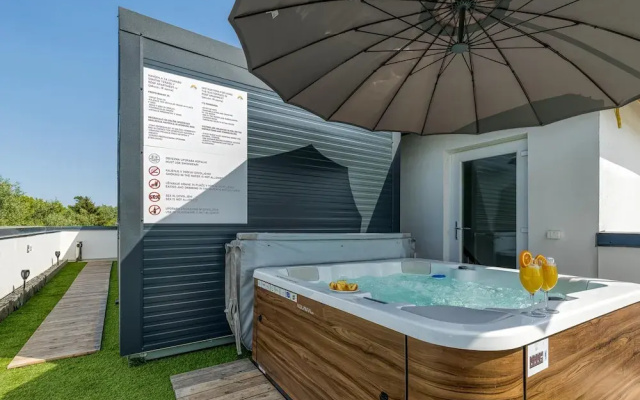 Rooftop Home With Whirlpool & Sauna