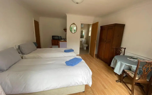 Family Home With Large Garden and Pool Near Totnes