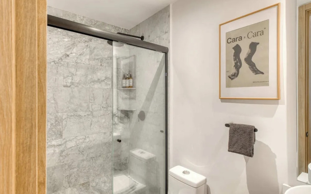Centric 2 BR Condo - Gym - Open Air Cinema