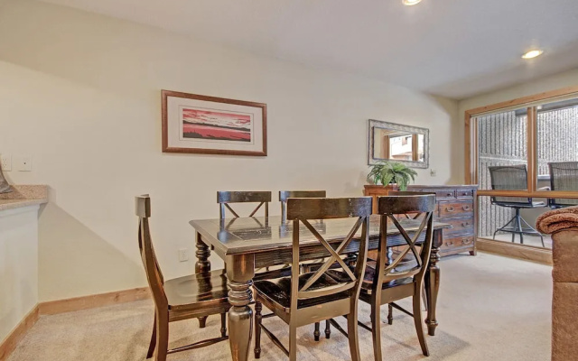 Beautiful Ski-In Ski-Out Condo, Great Location - CM244 by RedAwning