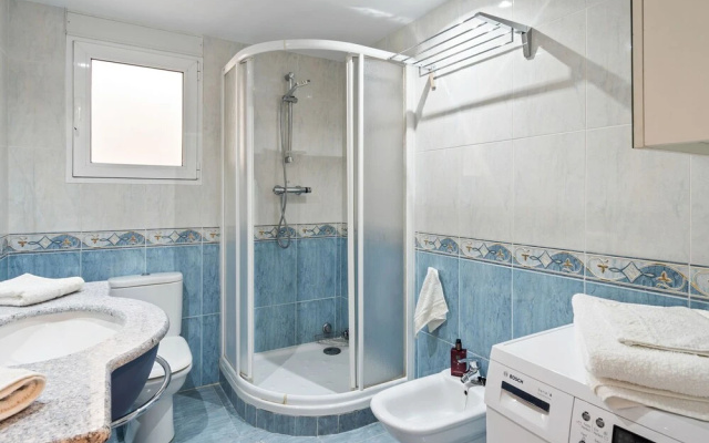 Inviting Mansion in Calpe with Hot Tub