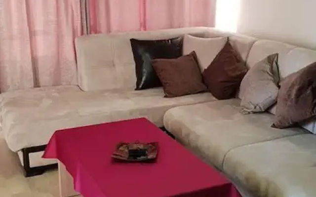 2-bed - Sleeps 4 - w Parking