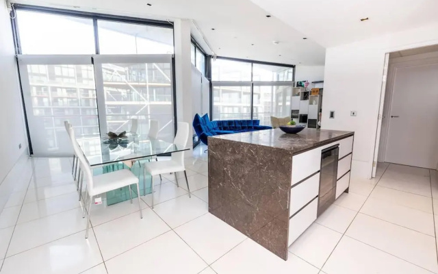 River Side View Luxury Penthouse Apartment