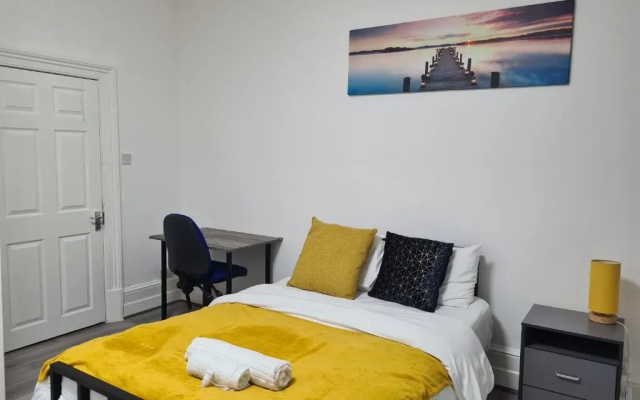 West Street 3-Bed 3-Ensuite Apartment Leicester