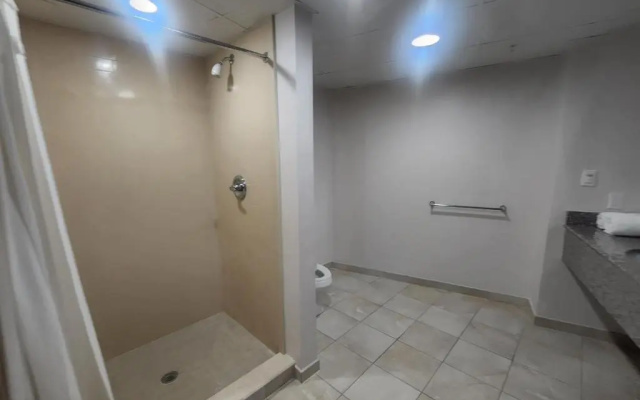 La Quinta Inn & Suites by Wyndham Lake George