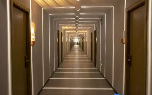 Hefei Chaoshen E-sports Hotel (Anhui Great Market Hefei Railway Station)