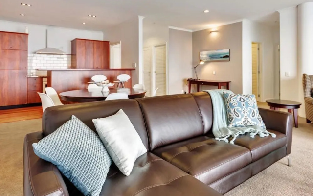 QV Stunning Waterfront Apartment - 378