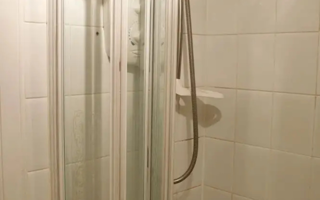 2 Bedroom Apartment In Pleasance