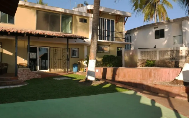 Casa Mister Ken pie de playa Los Cocos