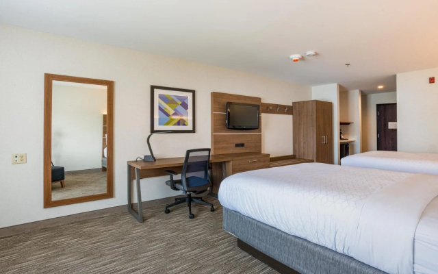 Holiday Inn Express Swansea
