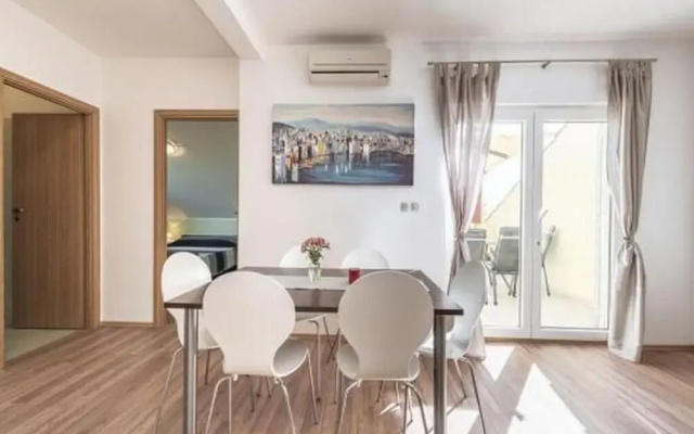 Apartment Luna Near the Beach