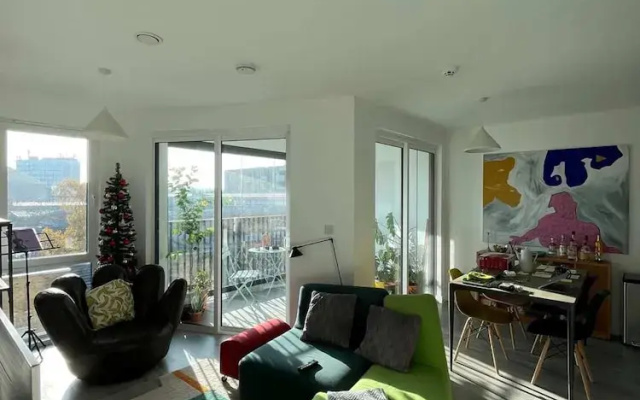 Bright 1BD Flat W/balcony - Heart of Brixton!