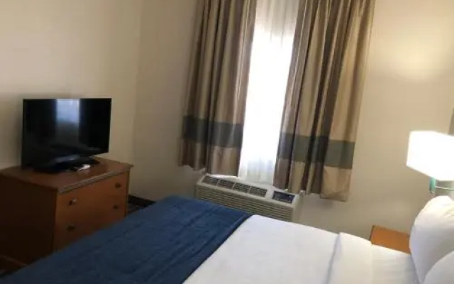 Navajoland Inn and Suites
