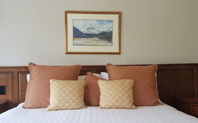 Grasmere High Country Bed & Breakfast Lodge