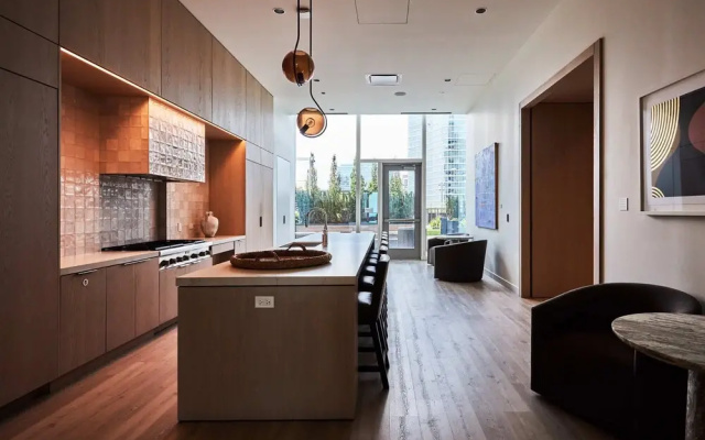 Top-tier Stay 49th Fl Lakefront City Views