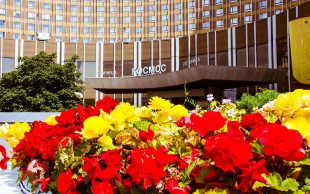 Гостиница Космос Клуб в Москве 1 отзыв об отеле, цены и фото номеров - забронировать гостиницу Космос Клуб онлайн Москва вид на фасад