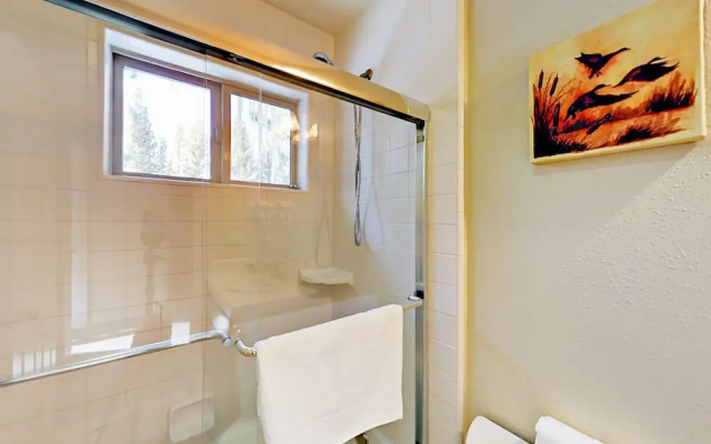 Big South Lake Tahoe House w Hot Tub by RedAwning
