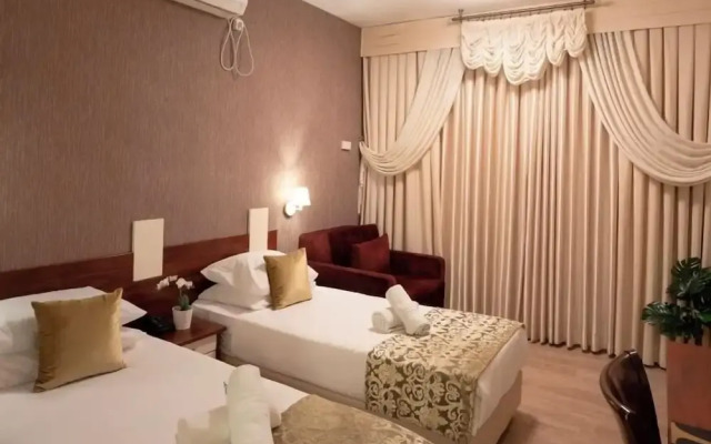 Aristocrat Hotel