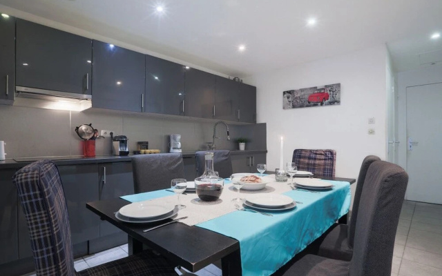 Spacious Apartment for 6, Ideally Located!