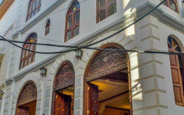 Annex of Tembo hotel вид на фасад