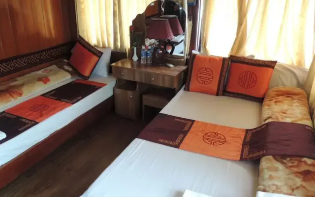 Halong Party Cruises