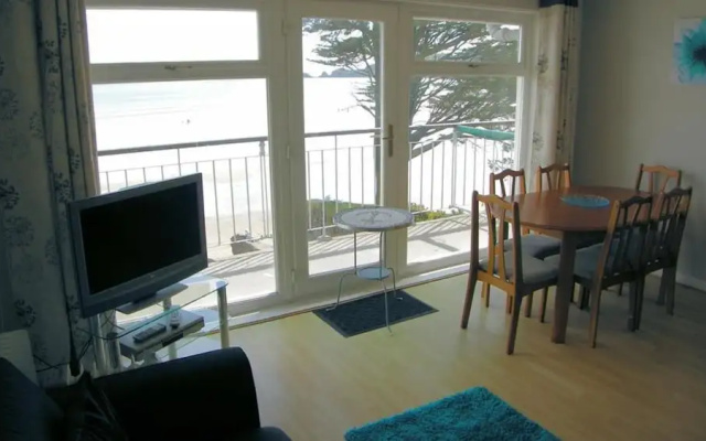 Beach Court 35