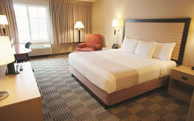 La Quinta Inn Suites White Plains Elmsford