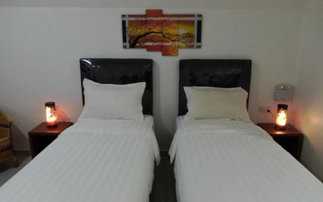 Madu Tiga Beach & Resort