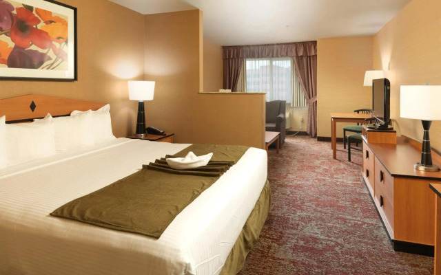 Crystal Inn Hotel & Suites Midvalley
