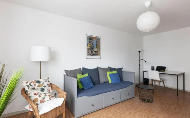 Nicolas III, parking privé, Netflix, balcon