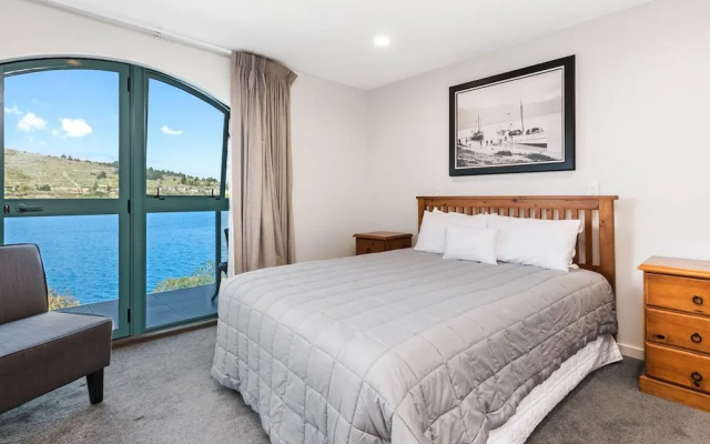 Lakefront Living At Remarkables - East