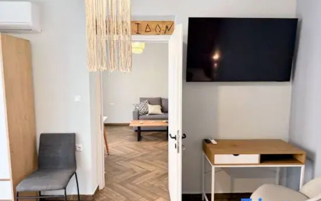 Amfitriti 30meter to beach, 6min Old Town, 2BD 4PL